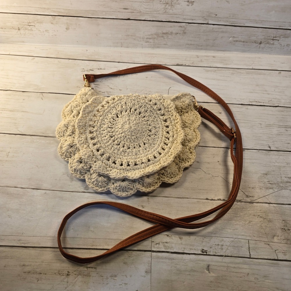 Boho Scalloped Crochet Crossbody Bag Cream Knit Circle Flap Purse with Strap